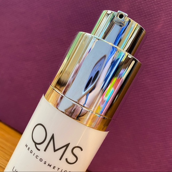 Lip Line Corrector Serum QMS Medicosmetics - Picture 3 of 4